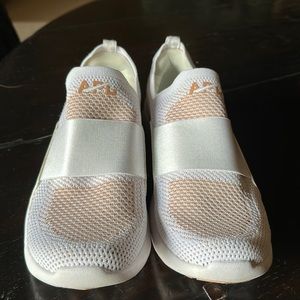 APL Techloom Bliss women’s sneaker